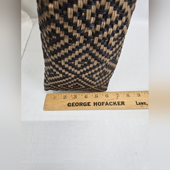 Chic Woven Tote Bag - Black and Brown - Picture 6 of 9